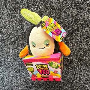 Russ Living on the Veg Asher #33 Series 4 Mini Plush w/ Display Box, MPN 4527